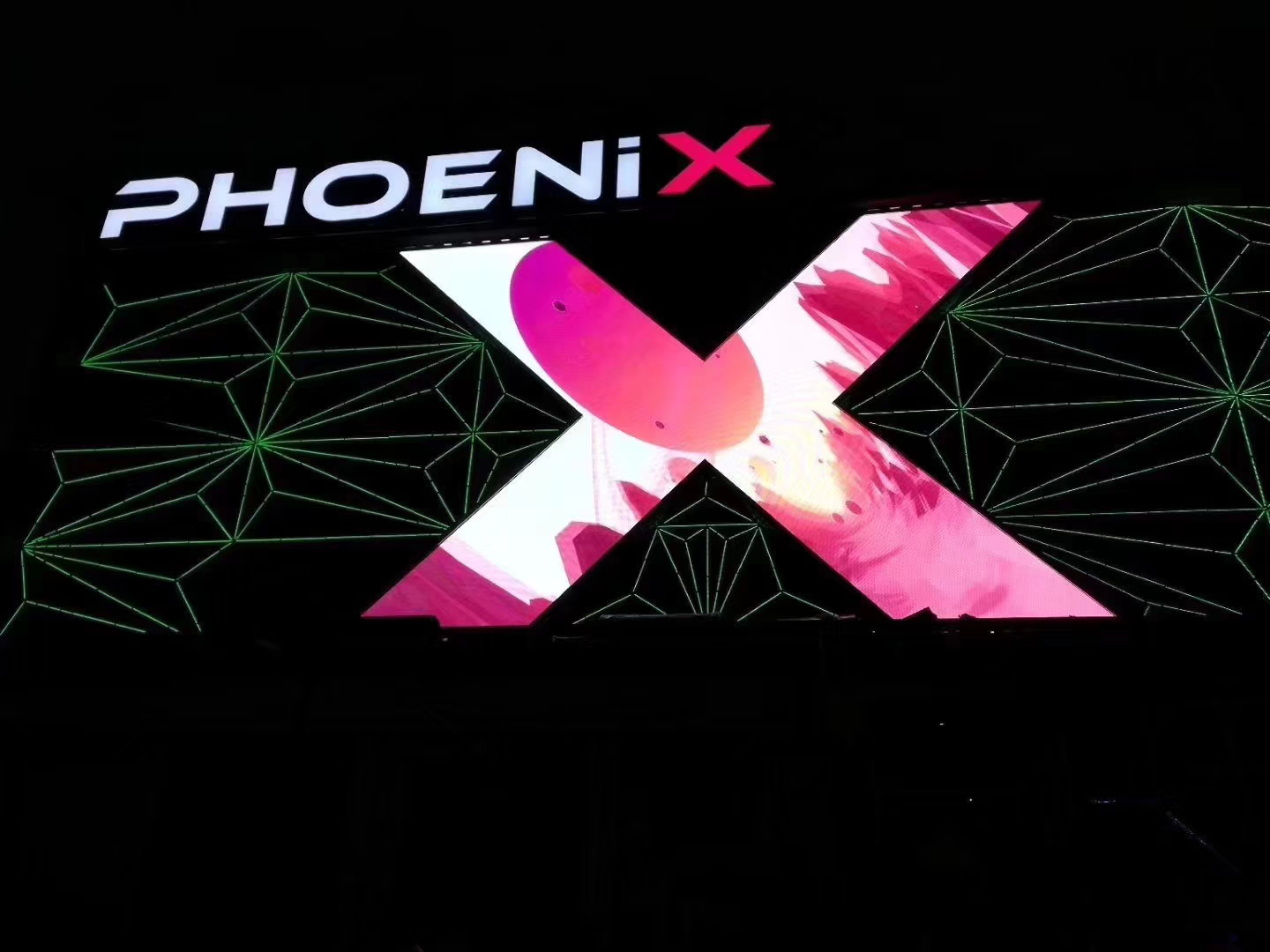 文山菲尼斯酒吧户表 P8 LED 显示屏节造系统项目