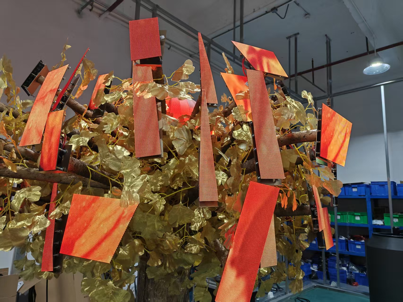 丽江英宝展会 “发家树” 树形异形 LED 显示屏节造系统项目