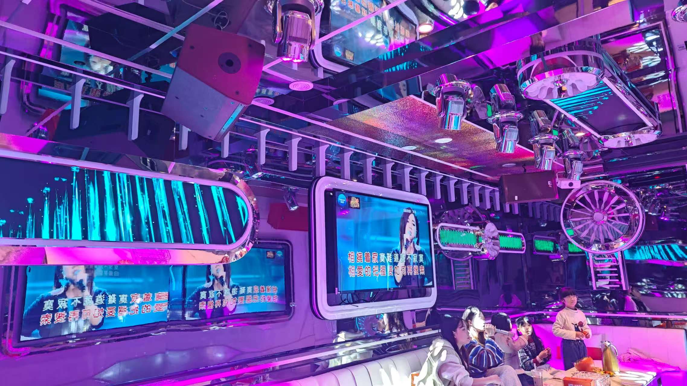 平潭林氏大厦 KTV 多异形屏 LED 显示屏节造系统项目