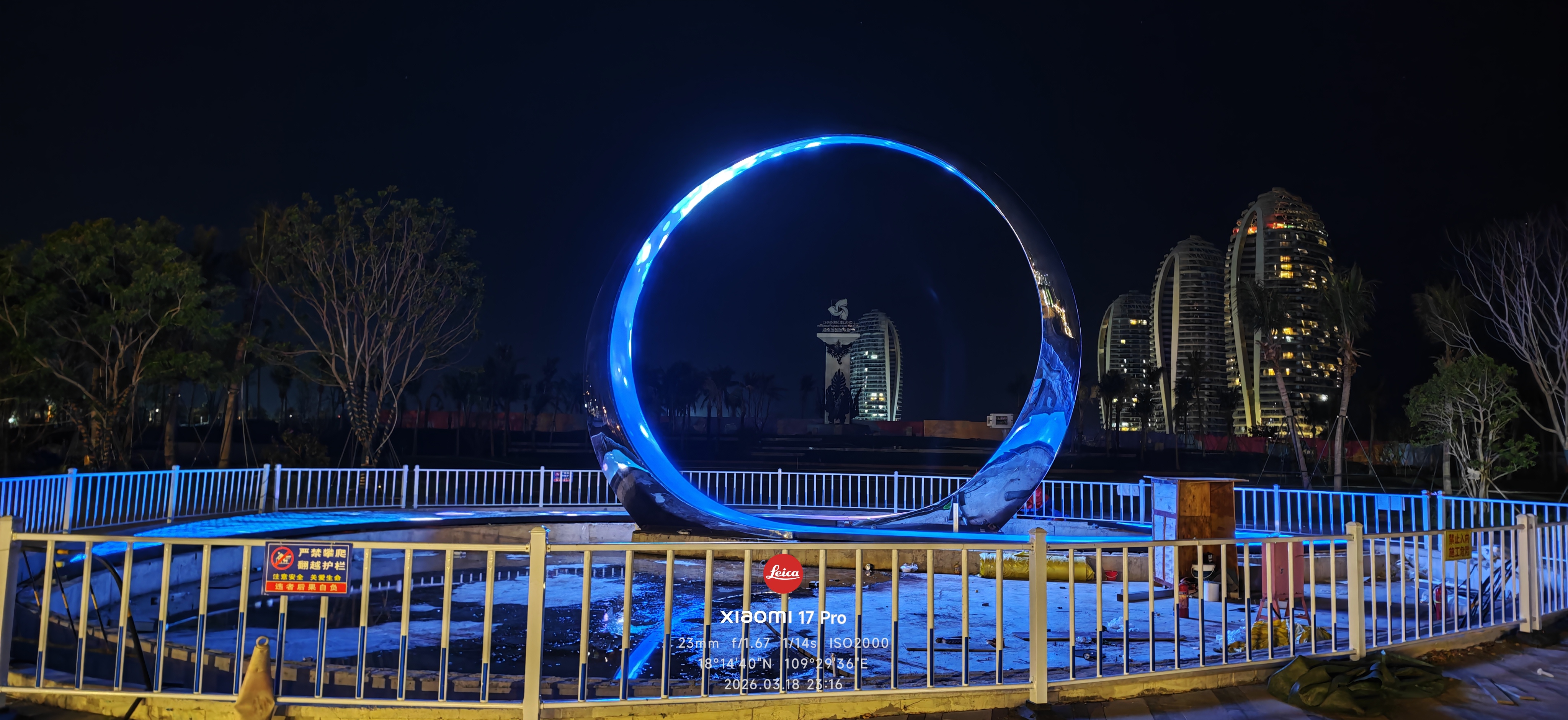 吴忠 “吴忠之眼” 室表双钩加立式圆环 LED 显示屏节造系统项目